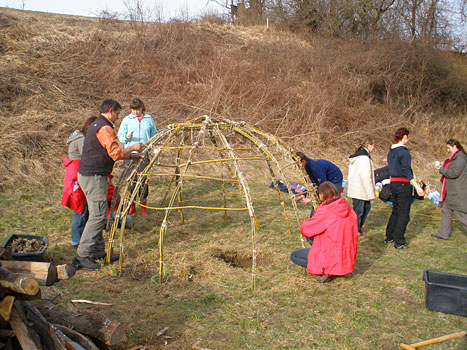 Schwitzhütte im Aufbau
