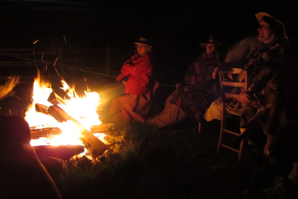 Vor dem glühenden Maul des Jaguars verharrend, <br> das uns aus dem Feuer entgegen springt.