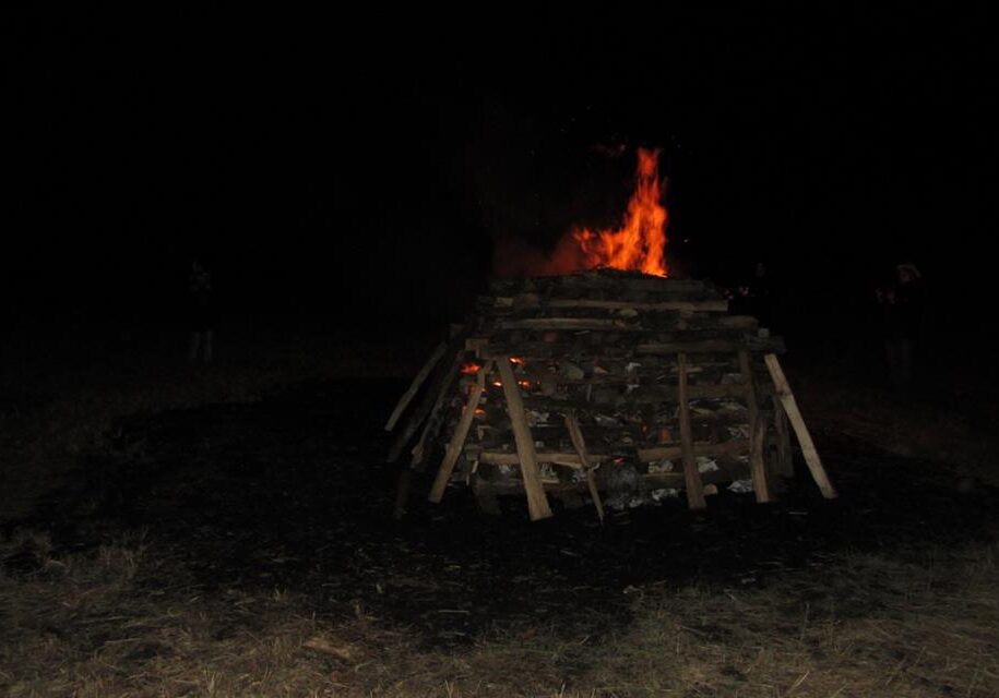 Feuerstoß-Schwitzhuette-Schamanimus-Niederoesterreich-Ritual