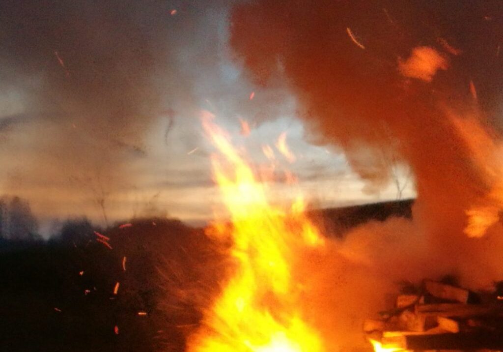 IMG-20180414-201816-feuer