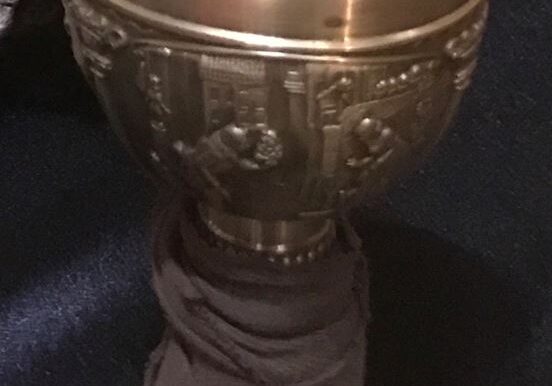 Kelch-der-schwarzen-mutter-schamanischer-Gegenstand