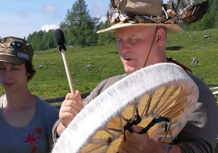 Die Trommel der Berggeister in Aktion.