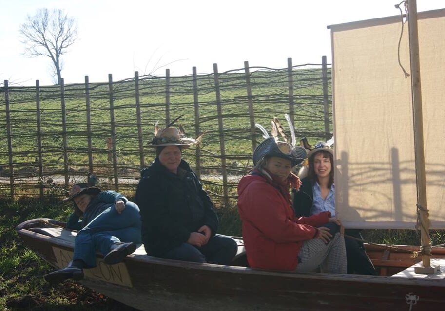 Schamnimus-Gruppe-Wien-Niederoesterreich-auf-piratenschiff